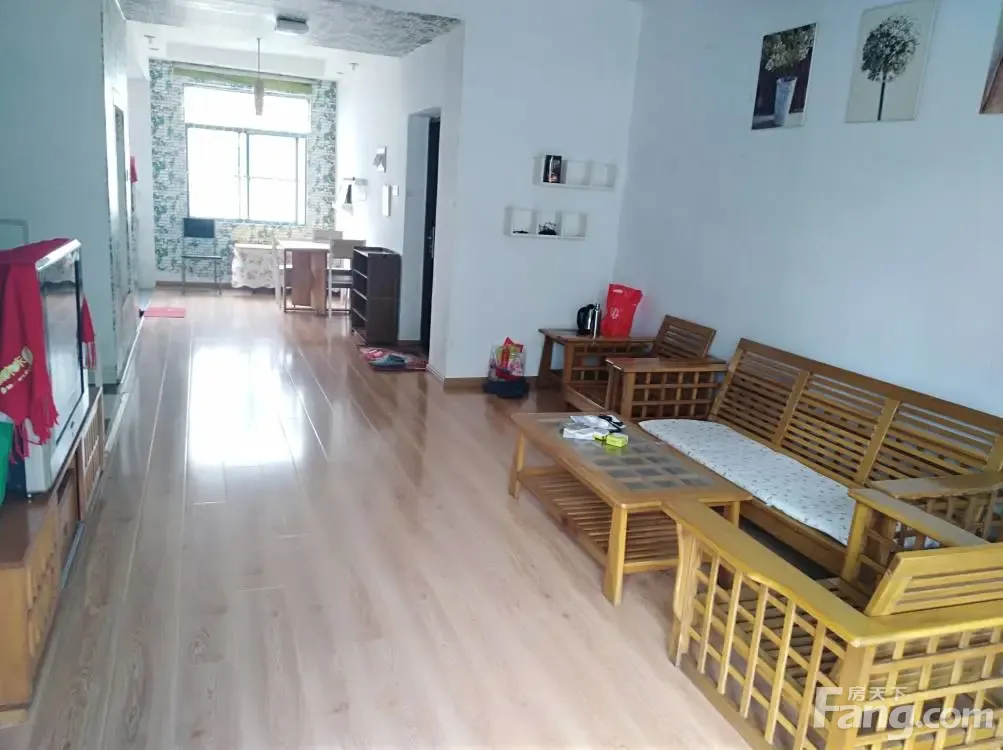 红谷滩丽景路理想家园泉水湾 3室2厅 117㎡ 2200元/