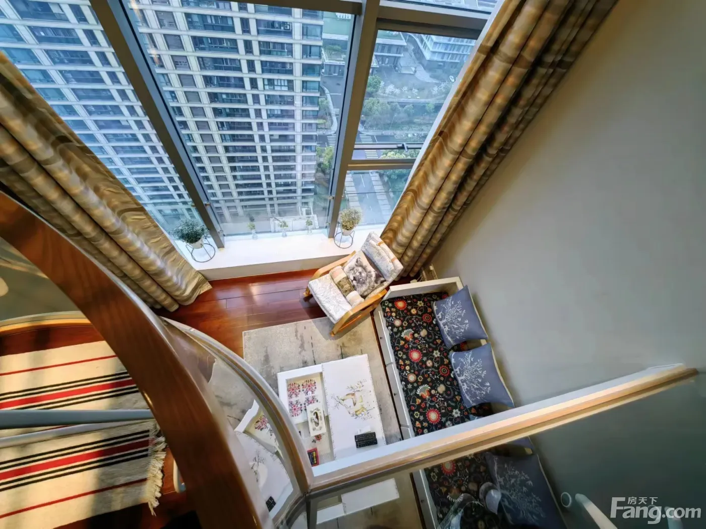 鄞州东部新城雷迪森嘉恒广场 2室2厅 100㎡ 5500元/