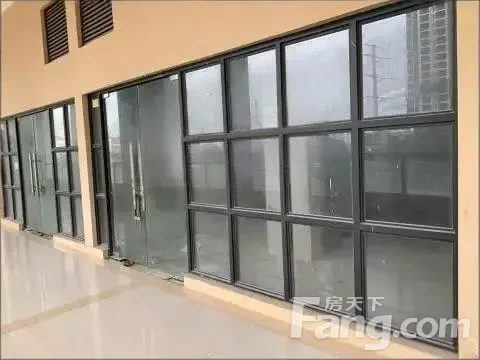 南城商业街64平商铺出租 月租2800元带1个月免租期