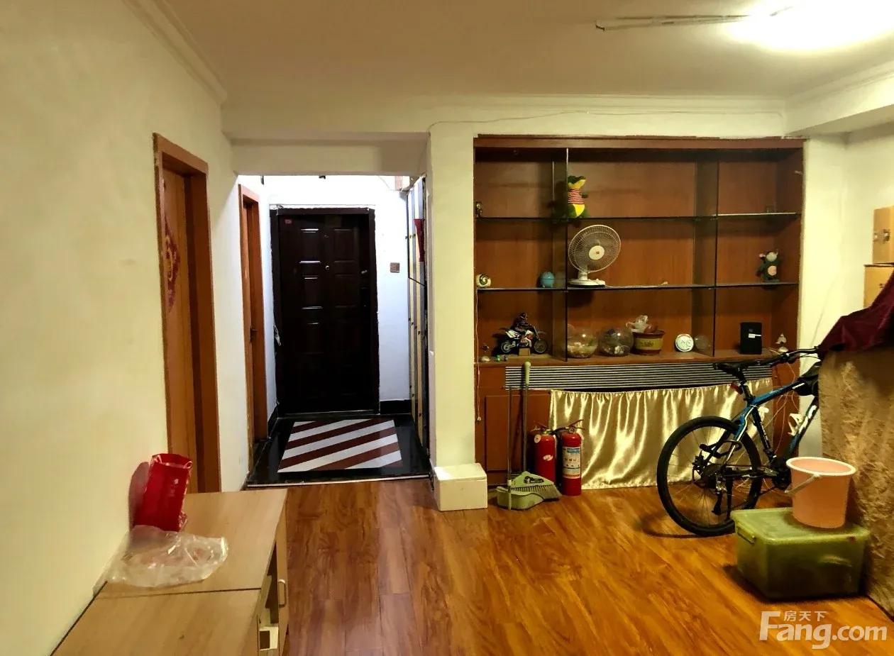 合租:次卧朝阳华威华辉苑 3室1厅 150㎡ 3050元/月