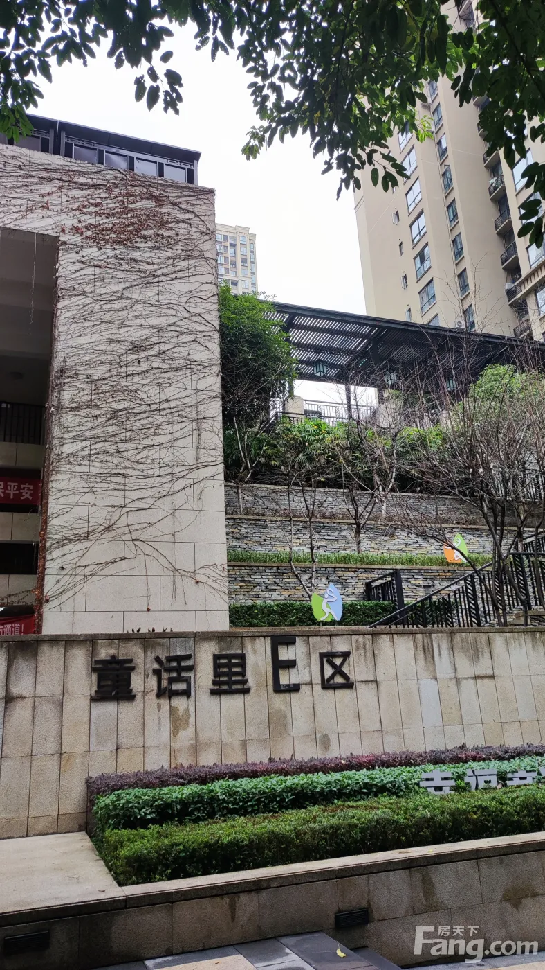 沙坪坝梨树湾融汇国际温泉城童话里84平方米 3室2厅1卫