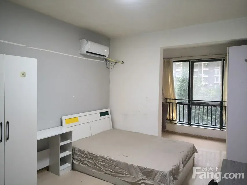 天府新区华阳利通城南晶座 4室2厅 138㎡ 3600元/月