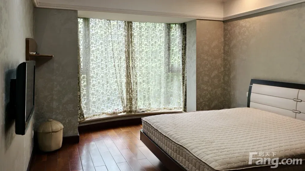 鄞州科技园区皇冠花园 4室2厅 157㎡ 5000元/月