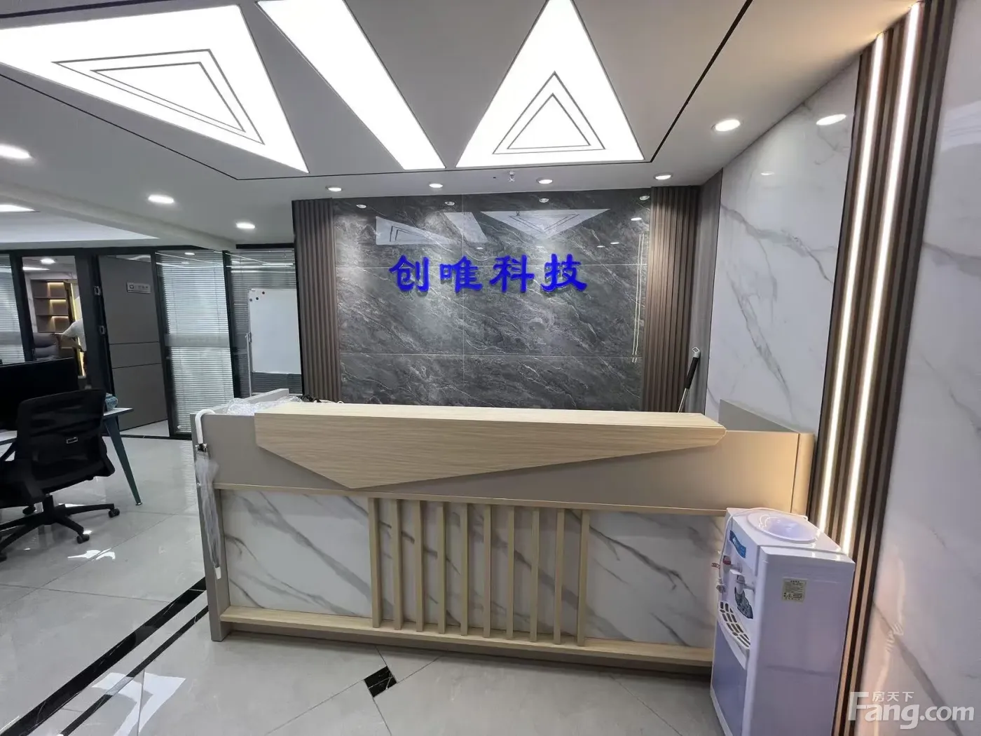 出租/蓝湾国精装修158平,现房出租带全套办公家具,拎包办