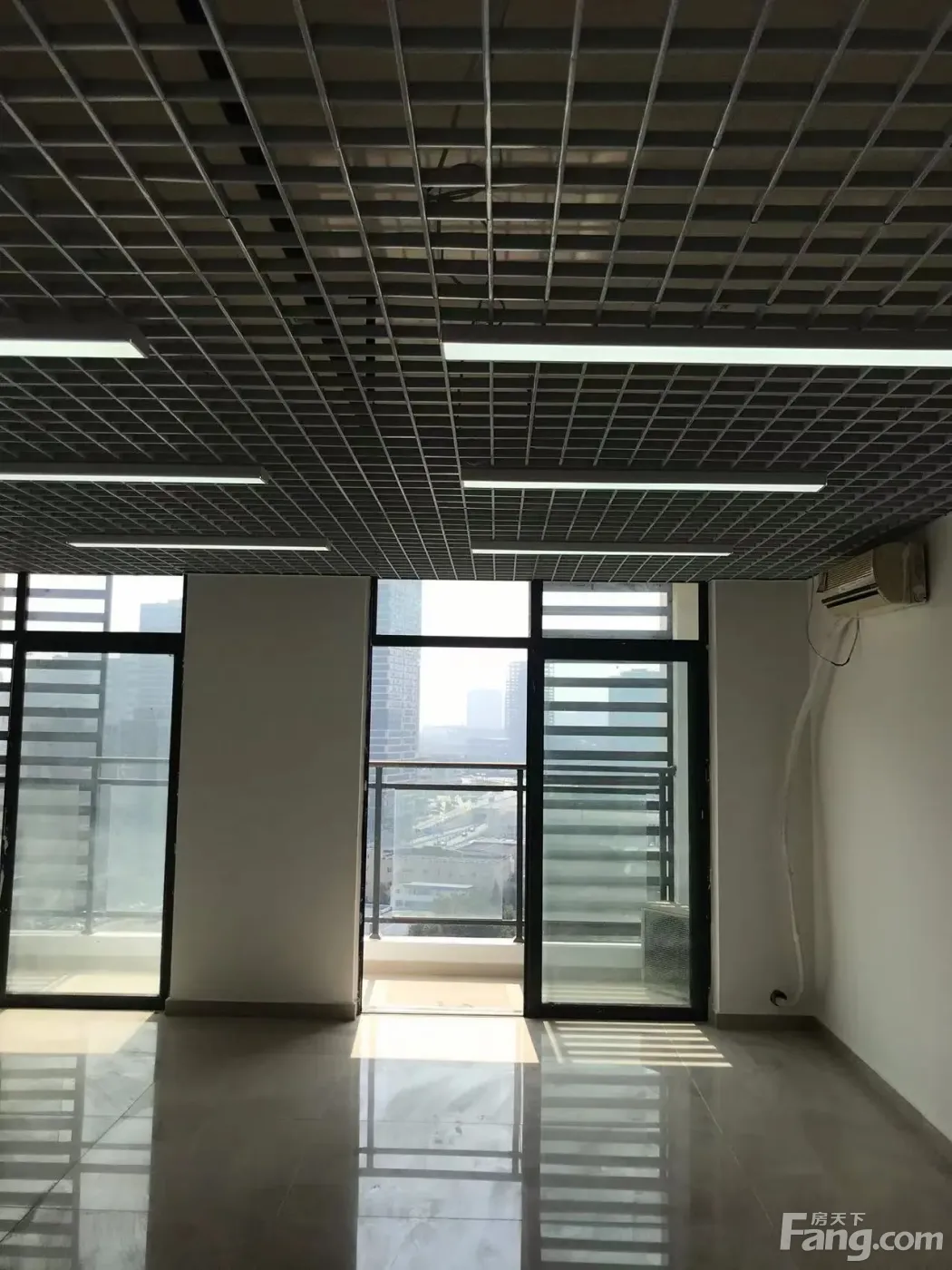 建材路甲级写字楼 59平精装现房 随时入驻