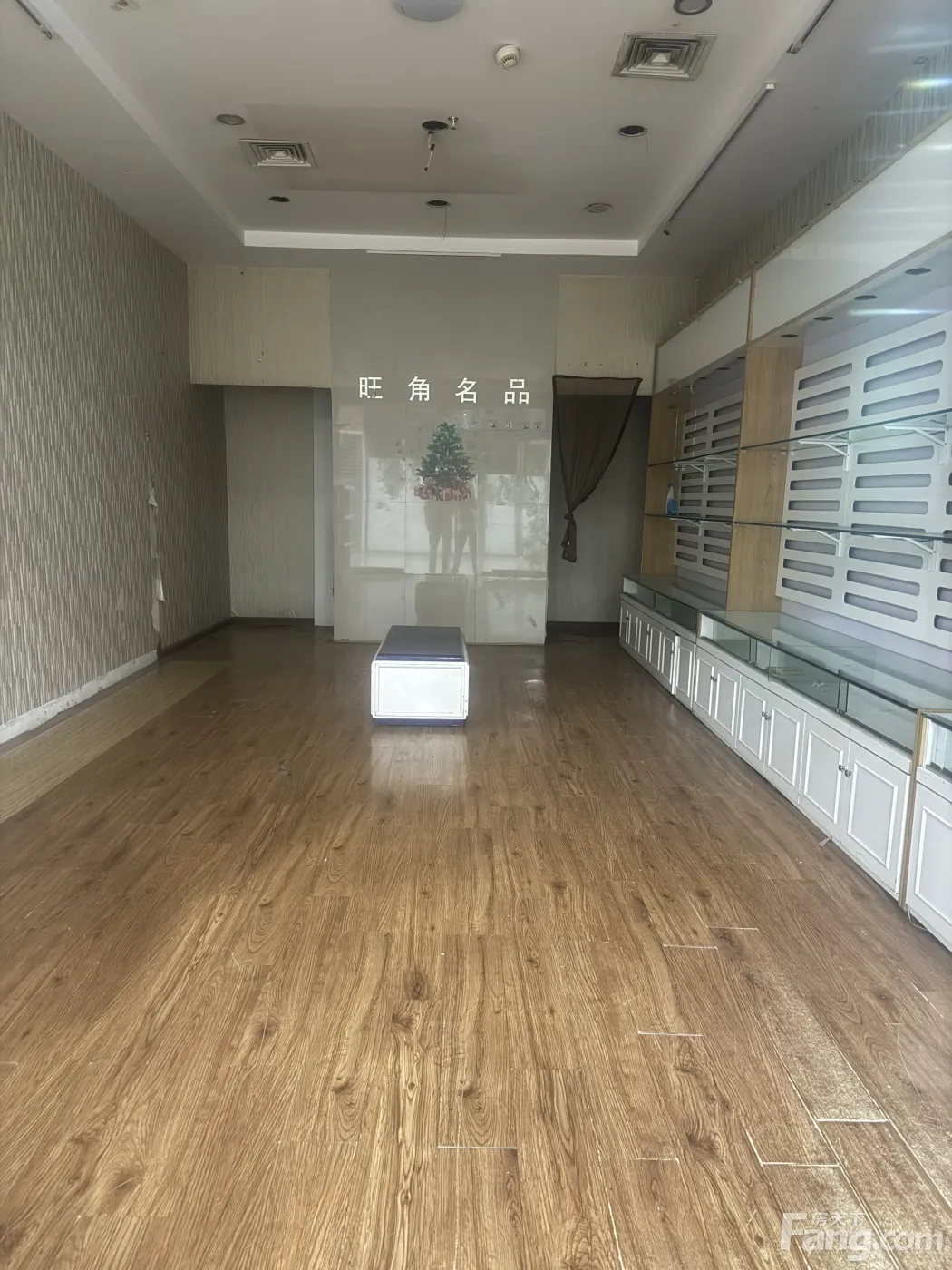 福地广场金钻48平商铺出租 含物业费800元/月