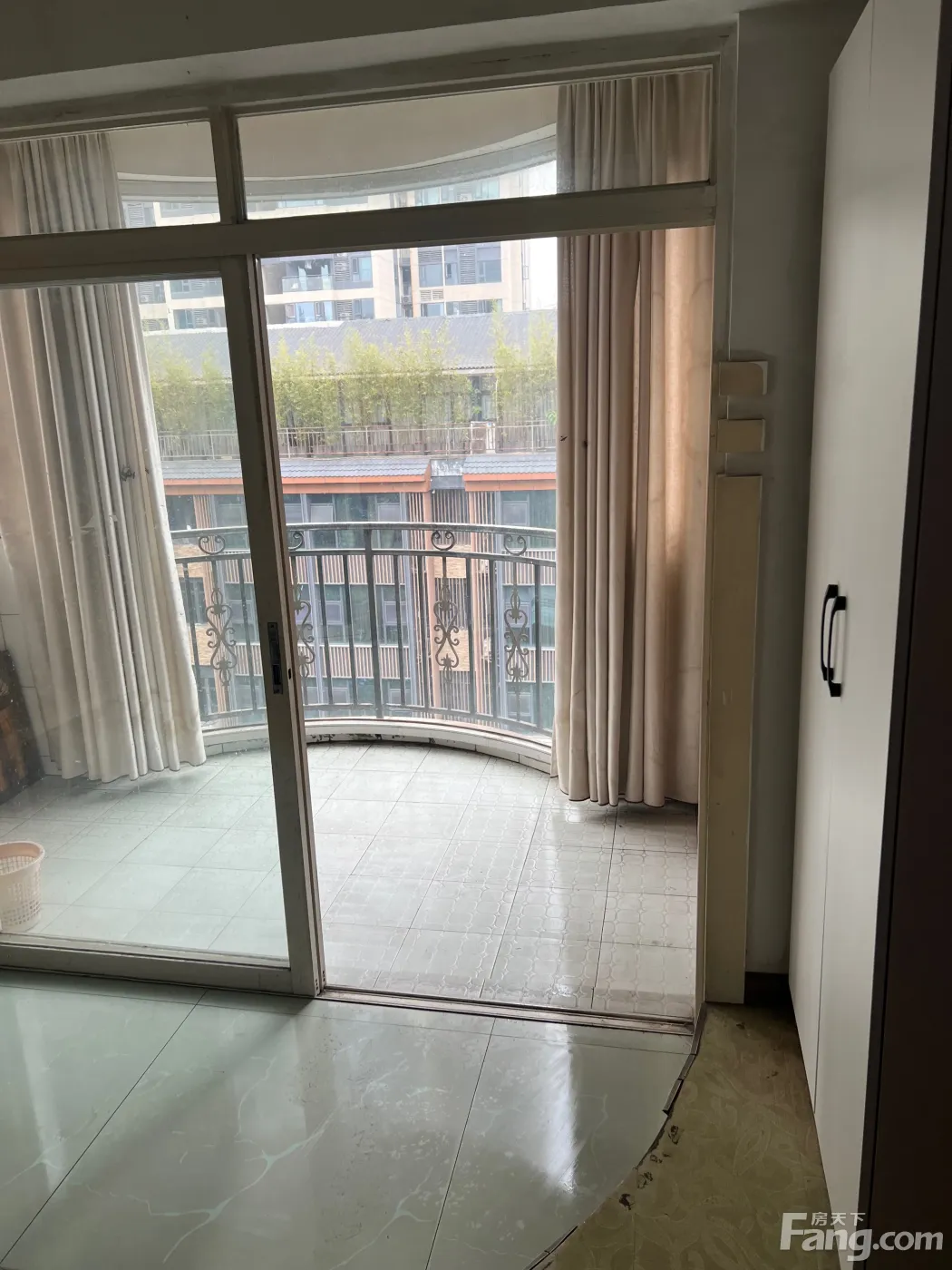 合租:次卧金牛营门口金房馨苑141平方米 6室2厅2卫