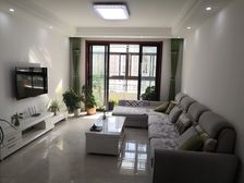 楼中楼 扬子颐和苑 4室2厅 名下满五**,176平。