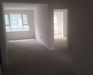 潍城 宏鼎凡尔赛丽都电梯洋房带地下室 2室2厅