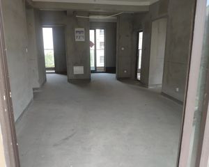 邗江 急售,香堤春晓洋房,中层飞机户,毛坯 ,随时看