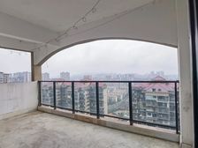 产权面积94平方,楼顶夹层89.2平方