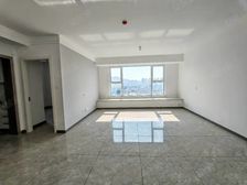 次新房装修未住,购物方便带电梯,南北通透双卫明厨明卫送车位