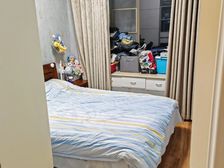 南明 花果园M区 3室2厅2卫,精装家居齐全拎包入住带暖气。