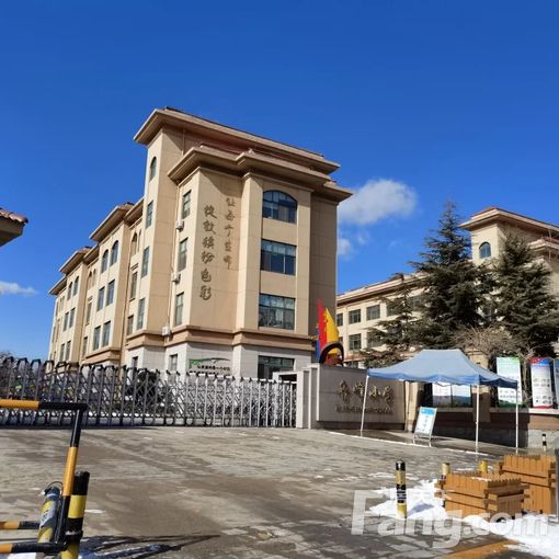 芝罘世回尧鲁峰街烟建家属楼74平方米 2室1厅1卫