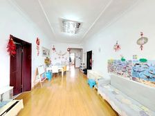 三卧朝阳 大三室 南北通透 满五** 近地铁