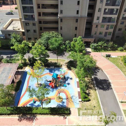 合租:主卧汉南武汉绿地城 3室2厅 130㎡ 1300元/月