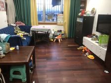 房屋买一层送一层的使用面积,自己家上下楼,有独立的露台