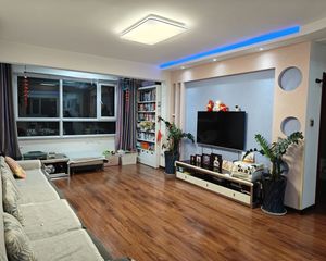 让胡路 明湖花园 3室2厅 带电梯