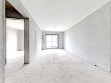 满两年无税,伊滨正中轴中梁百悦国际广场,3室2卫,楼下即公园