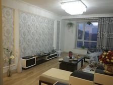 不把边不临道,中间楼层,三室一厅,南北五明通透,车位充足。