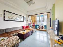 房东直卖还送了一层40 平米的阁楼和一个15 平米的露天花园