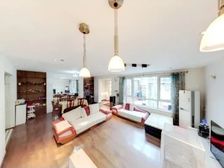 温馨四居室出售,万科水晶城香溪园,南北通透有车位,舒适宜居