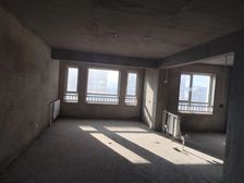 蓁山路南九层电梯洋房五楼毛坯三居室,房前公园视野开阔阳光充足