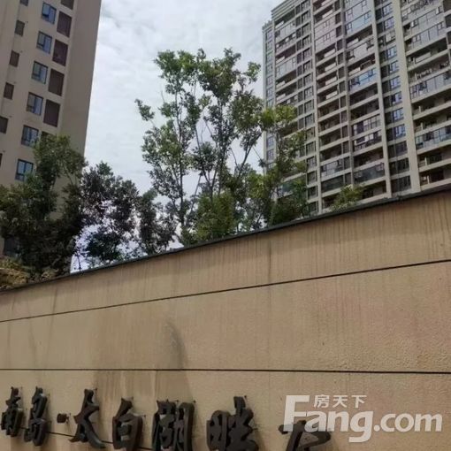 合租:主卧汉南绿地城 4室2厅 130㎡ 500元/月