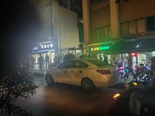 曲江小区门口第一间直租