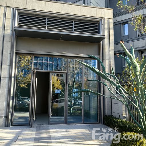 临街60平商铺出租 7米宽门面 月租8500可谈