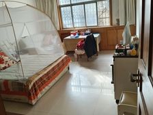 市卫河路黄河路口。1楼带90平院子!送地下室!干湿分离卫生间