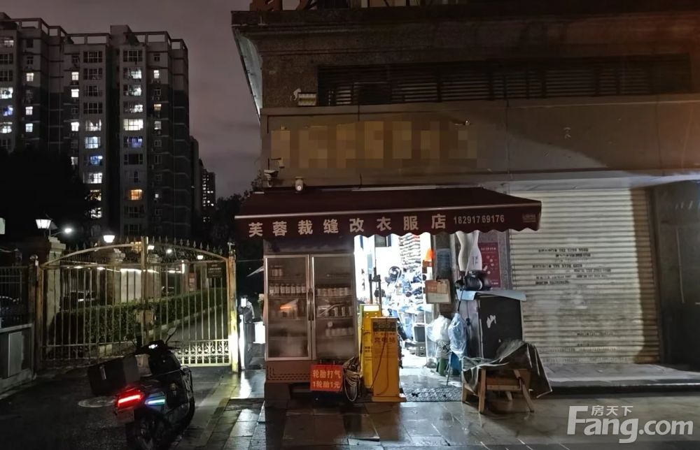 昆明路临街55平方 4.45米层高