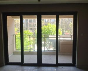 凤凰大道南北通透三居室洋房,111平精装仅67万