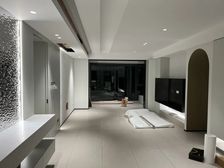 豪华装修,前无遮挡,全屋朝南二梯二户,地暖中央空调,有车位