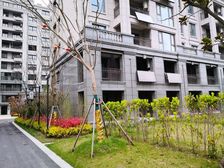 城南新区 中梁聚龙首府 4室2厅 218.70㎡ 380万