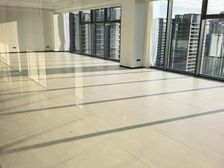 三亚迎宾路甲级写字楼1909室 157平精装现房出租