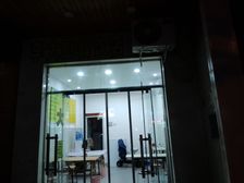 临街旺铺出租 22平餐饮店 月租2000可转让