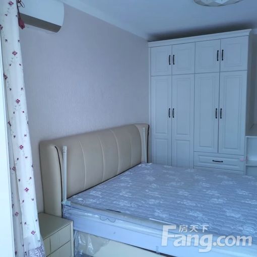 路南万达广场世博广场 2室1厅 84㎡ 2000元/月