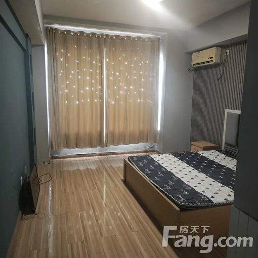 中央国际广场东向一居室 业主直租750元/月