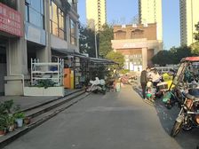 时代俊园临街商铺出租,16平小面积低租金