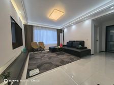 整个小区就一套一楼带花园豪华装修