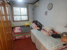 烟糖公寓 临街楼附近中医院旁边有公园,旁边自由路小学