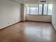 商务办公楼,紧邻地铁口,采光好,高性价比