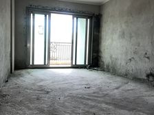 300多平大露台,南北通透,适合养宠养花草家庭,满五**。