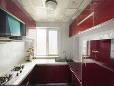 六楼带阁楼,五室三厅、一厨两卫、带室外小院,房东直卖,可议价