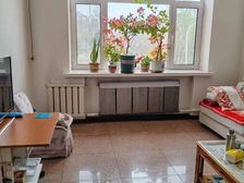 兴城外贸家属楼 3室2厅二楼,空调电视热水器齐全。