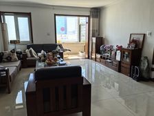 市南泛海名人3室2厅2卫,50万新装修,两个租赁车位