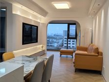 全新精装未入住,品牌家具家电齐全.