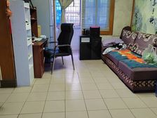 北京路中路地铁局家属院三楼东边户 3室2厅一厨一卫。