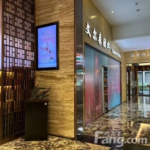 佛奥广场140平临街商铺出租,层高4.5米,适合多业态经营